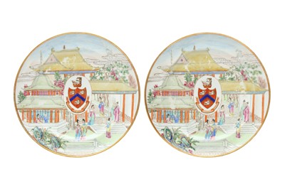 Lot 42 - A SET OF TWO CHINESE EXPORT ARMORIAL DISHES, BEARING THE ARMS OF WIGHT OR BRADLEY