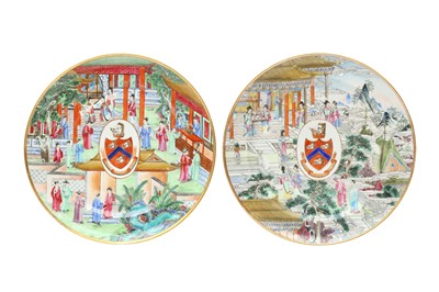 Lot 43 - A SET OF TWO CHINESE EXPORT ARMORIAL DISHES, BEARING THE ARMS OF WIGHT OR BRADLEY