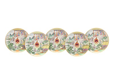 Lot 48 - A SET OF FIVE CHINESE EXPORT ARMORIAL DISHES, BEARING THE ARMS OF WIGHT OR BRADLEY