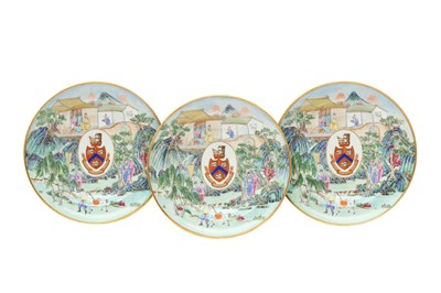 Lot 59 - A SET OF THREE CHINESE EXPORT ARMORIAL DISHES, BEARING THE ARMS OF WIGHT OR BRADLEY