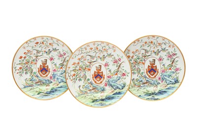 Lot 74 - A SET OF THREE CHINESE EXPORT ARMORIAL DISHES, BEARING THE ARMS OF WIGHT OR BRADLEY