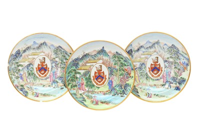Lot 63 - A SET OF THREE CHINESE EXPORT ARMORIAL DISHES, BEARING THE ARMS OF WIGHT OR BRADLEY
