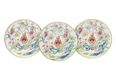 Lot 68 - A SET OF THREE CHINESE EXPORT ARMORIAL DISHES, BEARING THE ARMS OF WIGHT OR BRADLEY
