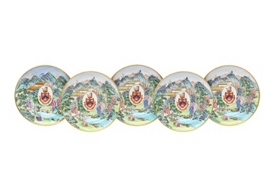 Lot 72 - A SET OF FIVE CHINESE EXPORT ARMORIAL DISHES, BEARING THE ARMS OF WIGHT OR BRADLEY