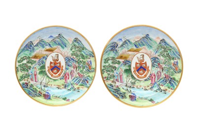 Lot 44 - A SET OF TWO CHINESE EXPORT ARMORIAL DISHES, BEARING THE ARMS OF WIGHT OR BRADLEY