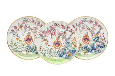 Lot 49 - A SET OF THREE CHINESE EXPORT ARMORIAL DISHES, BEARING THE ARMS OF WIGHT OR BRADLEY