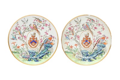 Lot 71 - A SET OF TWO SMALL CHINESE EXPORT ARMORIAL DISHES, BEARING THE ARMS OF WIGHT OR BRADLEY