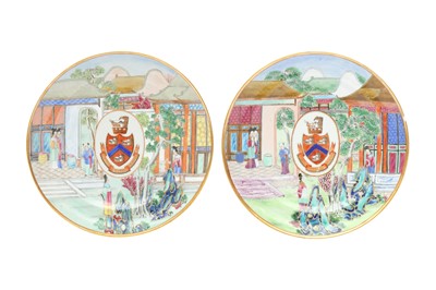 Lot 51 - A SET OF TWO SMALL CHINESE EXPORT ARMORIAL DISHES, BEARING THE ARMS OF WIGHT OR BRADLEY