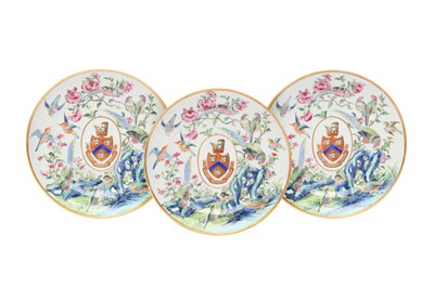 Lot 80 - A SET OF THREE SMALL CHINESE EXPORT ARMORIAL DISHES, BEARING THE ARMS OF WIGHT OR BRADLEY