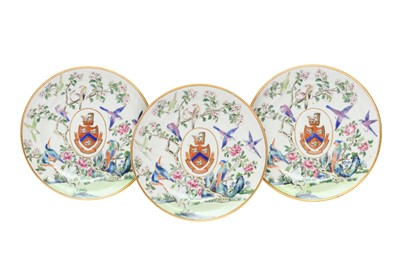 Lot 81 - A SET OF THREE SMALL CHINESE EXPORT ARMORIAL DISHES, BEARING THE ARMS OF WIGHT OR BRADLEY