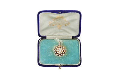 Lot 19 - A DIAMOND AND SEED PEARL BROOCH