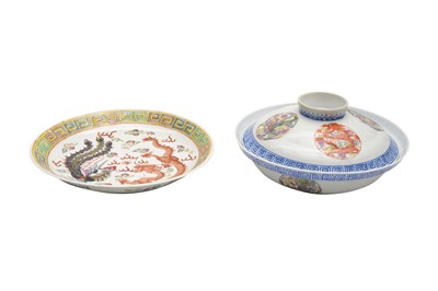 Lot 233 - A CHINESE FAMILLE-ROSE DISH AND A BOWL AND COVER