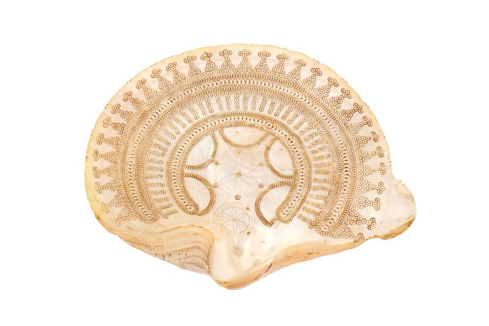 Lot 84 - A LARGE 18-19TH CENTURY PERSIAN OR DECCANI INDIAN ENGRAVED MOTHER OF PEARL SHELL