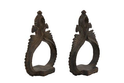 Lot 146 - A PAIR OF 17TH-18TH CENTURY INDIAN DECCANI BRONZE HORSE STIRRUPS