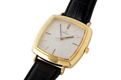 Lot 374 - OMEGA. AN 18CT GOLD CASED WRISTWATCH