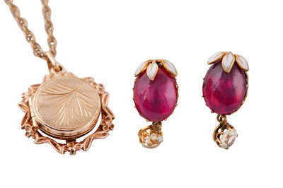 Lot 20 - A PAIR OF SYNTHETIC RUBY EARRINGS TOGETHER WITH A LOCKET NECKLACE