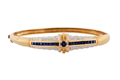 Lot 217 - A SAPPHIRE AND DIAMOND BANGLE