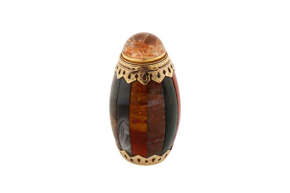 Lot 21 - A Victorian Scottish unmarked gold and agate hardstone vinaigrette, circa 1870