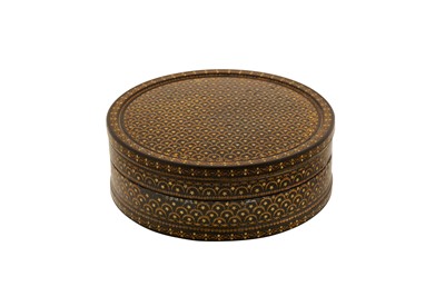 Lot 12 - A late 18th century Italian gold pique work and tortoiseshell snuff box, probably Naples circa 1780