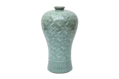 Lot 372 - A KOREAN SANGGAM SLIP-INLAID CELADON MAEBYONG 'CRANES' VASE