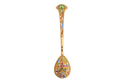 Lot 220 - A set of six Nicholas II early 20th century Russian cloisonné enamel and 84 zolotnik silver gilt teaspoons, Moscow post-1908 by Maria Semenova
