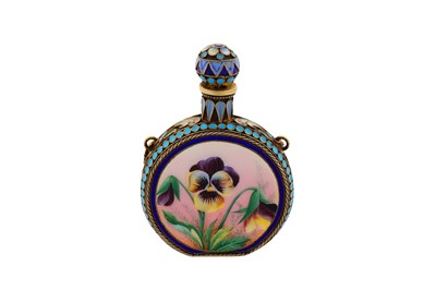 Lot 224 - A Nicholas II early 20th century Russian enamel and 84 zolotnik silver gilt scent bottle, Moscow dated 1905 by Ivan Saltykov