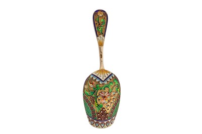 Lot 222 - A Nicholas II early 20th century Russian cloisonné enamel and 84 zolotnik silver gilt sugar spoon, Moscow post-1908 by the 11th Artel