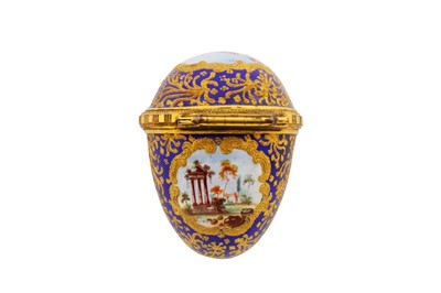 Lot 15 - A late 18th century unmarked gilt metal mounted Staffordshire enamel bonbonniere, circa 1780
