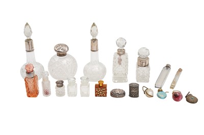 Lot 130 - A GROUP OF APPROX 20 PERFUME BOTTLES SOME WITH SILVER COLLARS