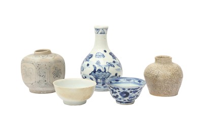 Lot 423 - A GROUP OF CHINESE AND VIETNAMESE PORCELAIN