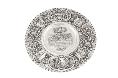 Lot 242 - Judaica – An early 20th century German sterling silver dish, circa 1930