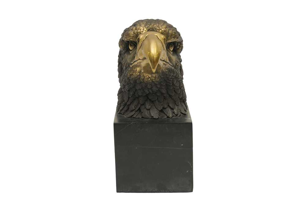 Lot 288 - AFTER ARCHIBALD THORBURN, A GILT BRONZE EAGLE HEAD SCULPTURE