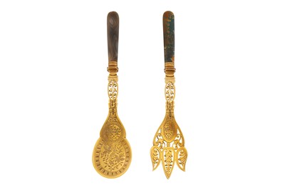 Lot 287 - A pair of Victorian aesthetic sterling silver gilt and agate salad servers, Sheffield 1886 by Mappin Brothers (Frederick Crockford and Charles Hickson)