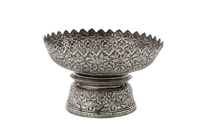 Lot 157 - A late 19th / early 20th century Siamese (Thai) silver stem tray, probably Bangkok circa 1900 probably by Hui Li