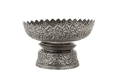 Lot 157 - A late 19th / early 20th century Siamese (Thai) silver stem tray, probably Bangkok circa 1900 probably by Hui Li