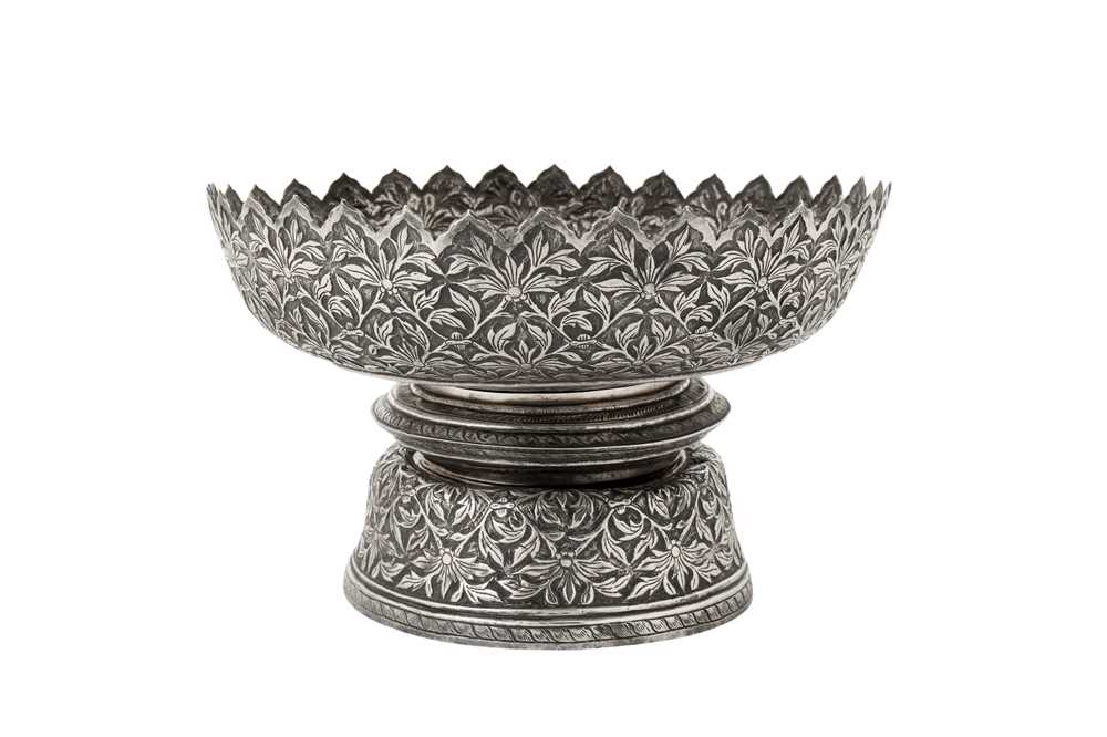 Lot 157 - A late 19th / early 20th century Siamese (Thai) silver stem tray, probably Bangkok circa 1900 probably by Hui Li