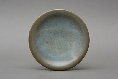 Lot 284 - A SMALL CHINESE 'JUN' BLUE-GLAZED SHALLOW DISH