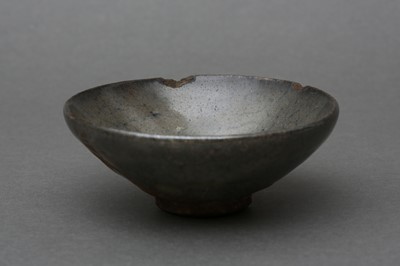 Lot 287 - A SMALL CHINESE JUN-TYPE BOWL