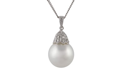 Lot 232 - A PEARL AND DIAMOND PENDANT NECKLACE