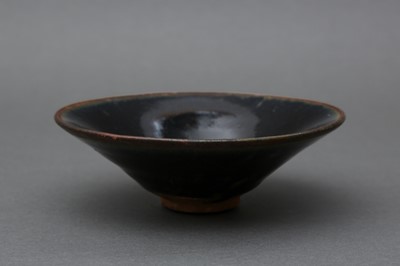 Lot 282 - A CHINESE JIAN BLACK-GLAZED CONICAL BOWL