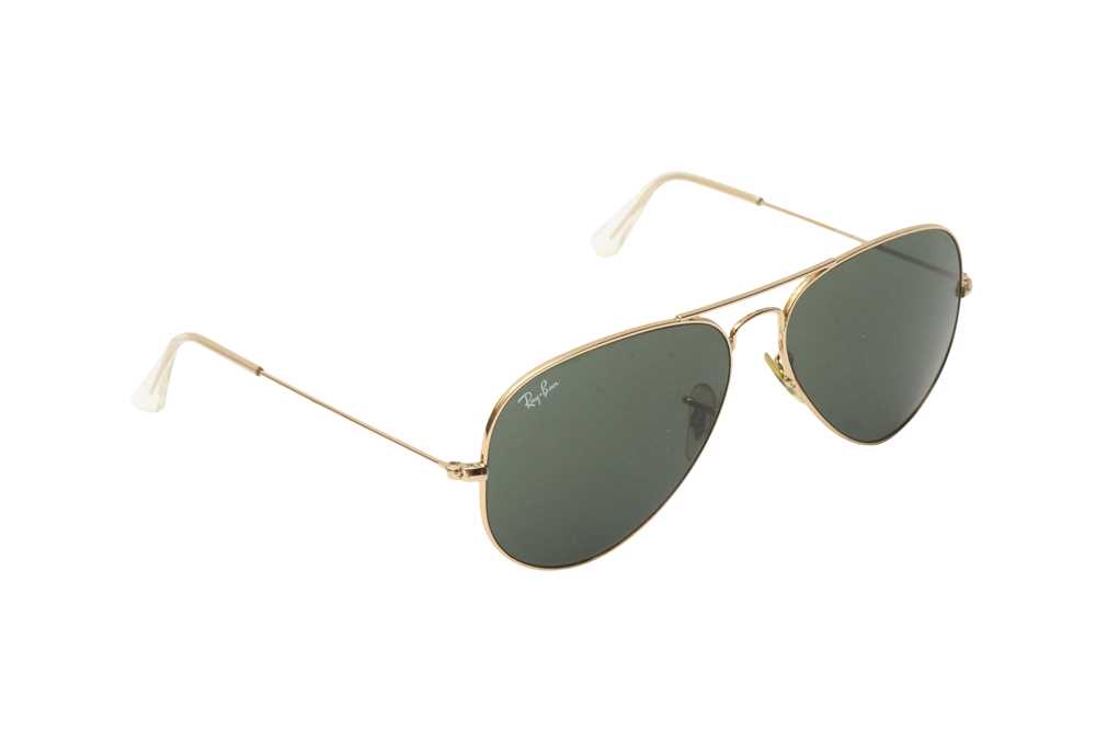 Lot 278 - Rayban Gold Unisex Large Classic Aviator