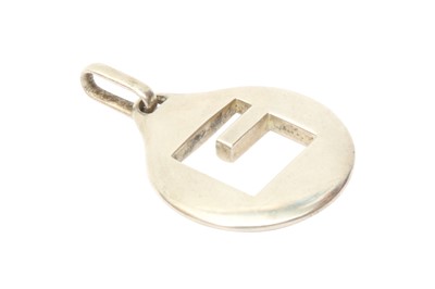 Lot 357 - Gucci Silver G Cutout Pendant