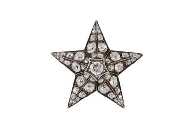 Lot 16 - A DIAMOND STAR BROOCH
