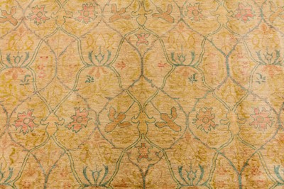 Lot 30 - A FINE ARTS & CRAFTS DESIGN CARPET