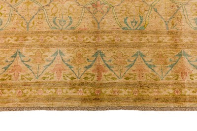 Lot 30 - A FINE ARTS & CRAFTS DESIGN CARPET