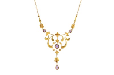 Lot 34 - AN ART NOUVEAU AMETHYST AND SEED PEARL NECKLACE