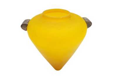 Lot 458 - AN ART DECO FRENCH YELLOW GLASS SHADE