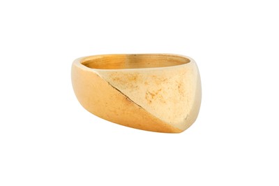 Lot 152 - AN ABSTRACT RING