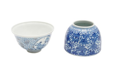 Lot 228 - A CHINESE BLUE AND WHITE WATER POT AND A BOWL