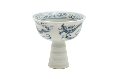 Lot 229 - A CHINESE BLUE AND WHITE 'DRAGON' STEM CUP